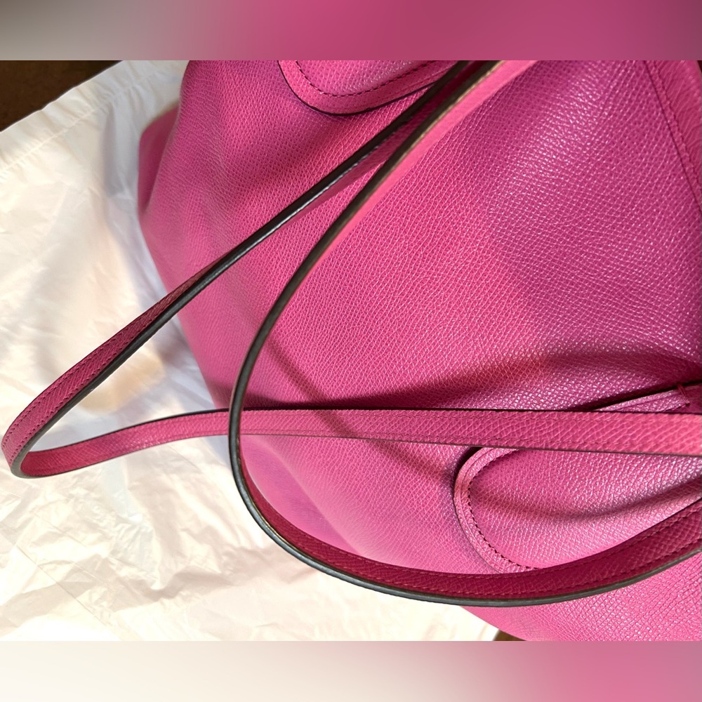 Coach Fuchsia pink cross grain Leather
Tote Bag. Model Number: F33915 - Picture 8 of 10